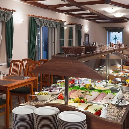 بيت ضيافة Honti Panzio 3*